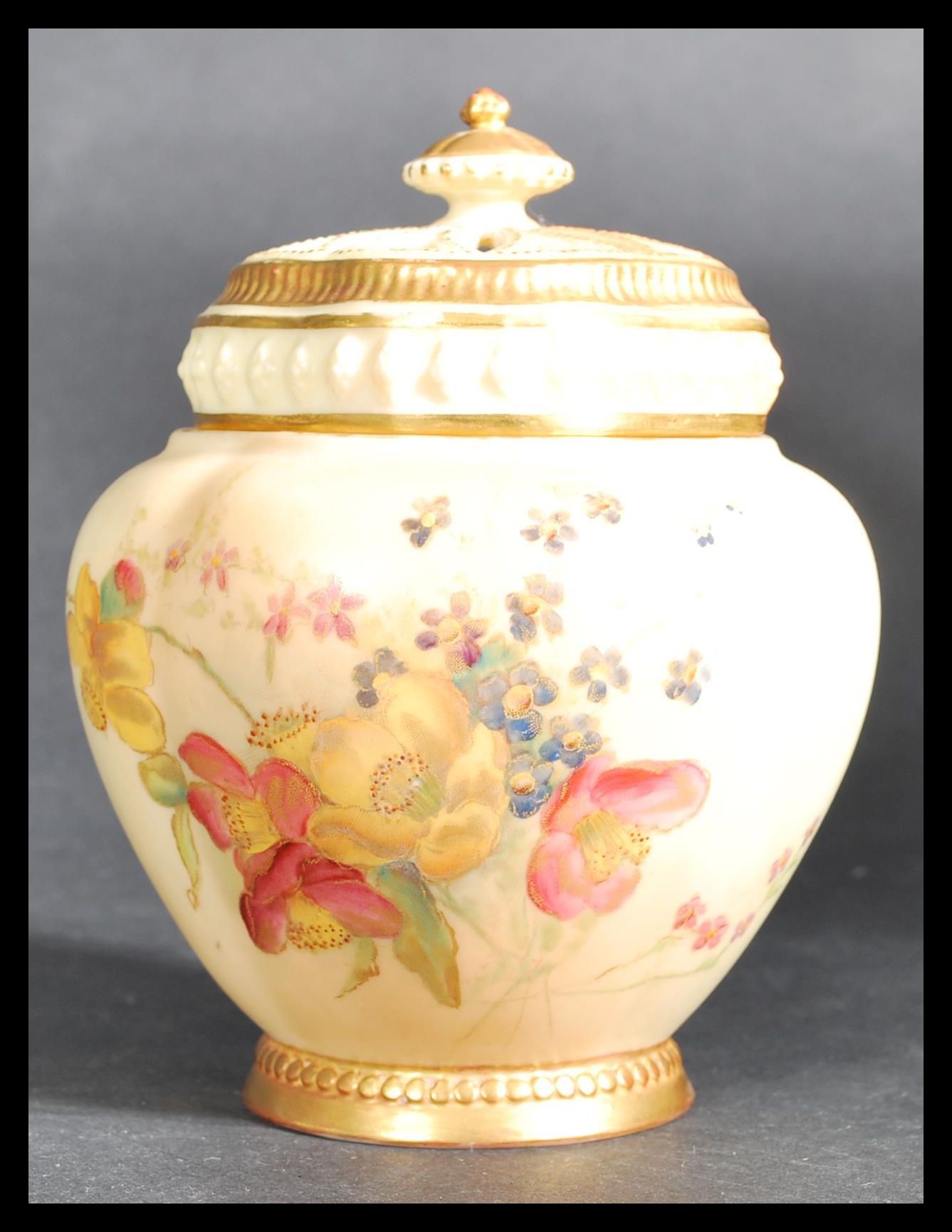 A Royal Worcester quarter lobed gilded ivory blush - Image 3 of 8