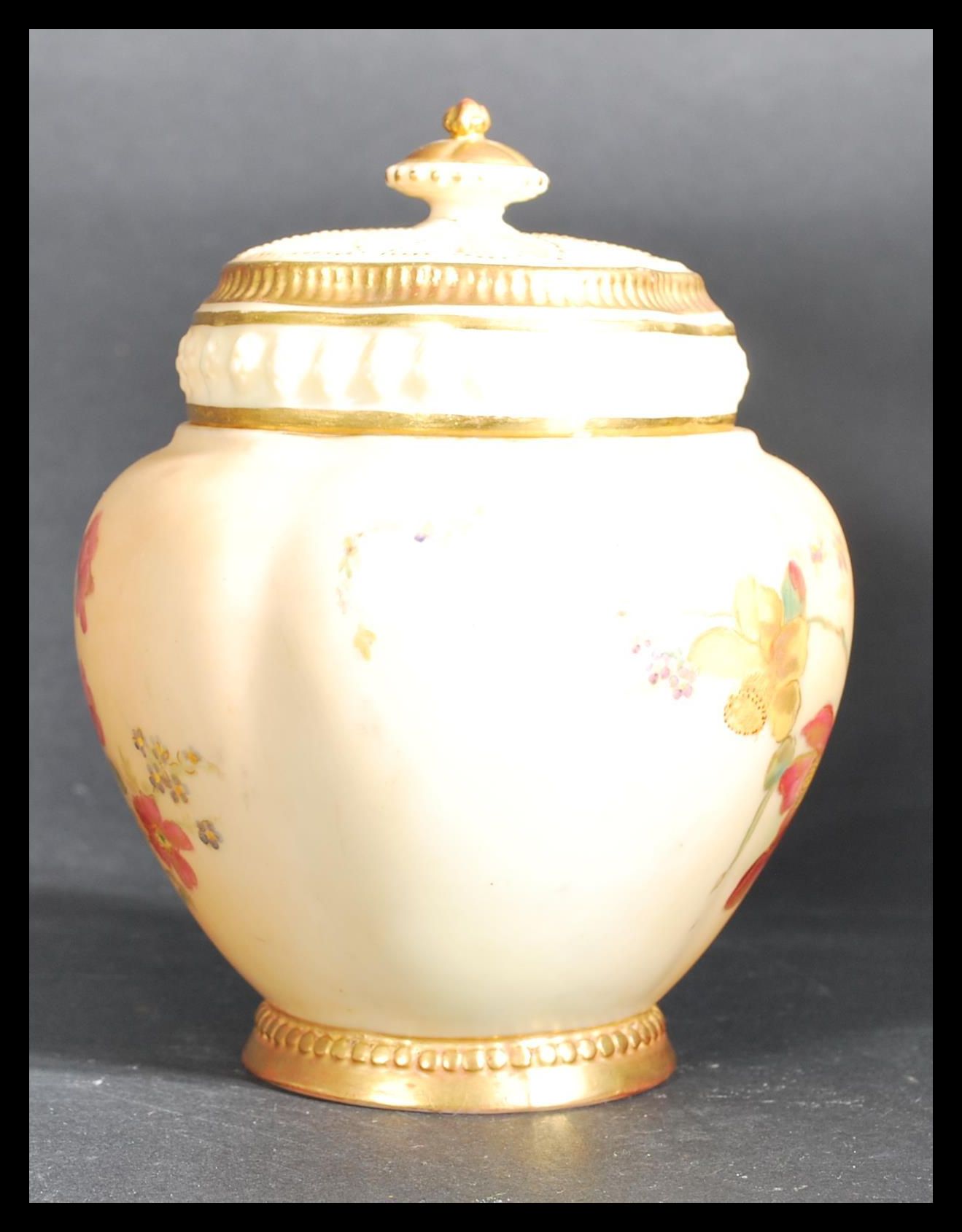 A Royal Worcester quarter lobed gilded ivory blush - Image 6 of 8