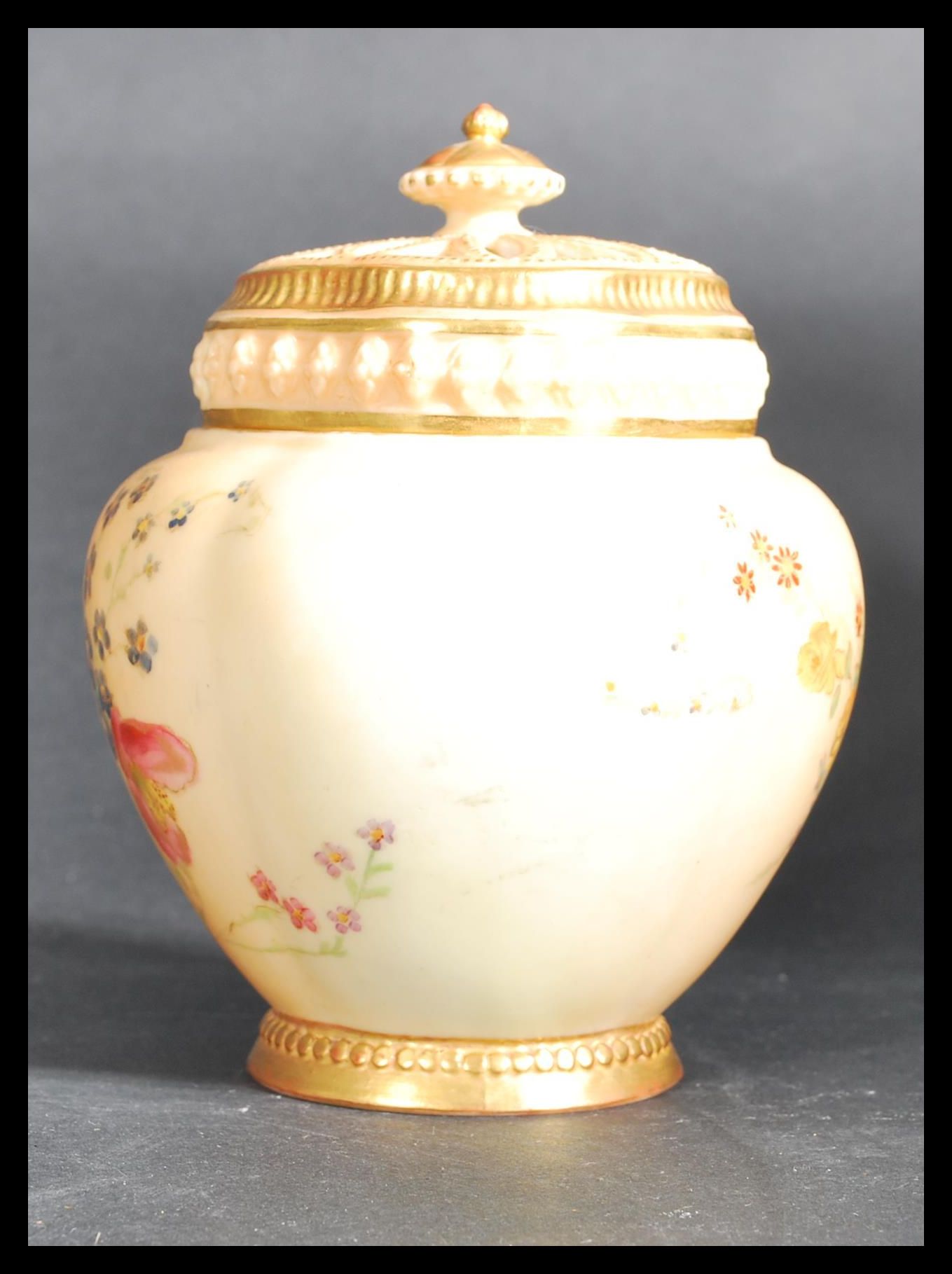 A Royal Worcester quarter lobed gilded ivory blush - Image 4 of 8