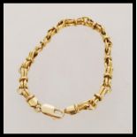 A 9ct gold twin bar lined bracelet chain with bale and lobster clasp. Total weight 6.6g / Length