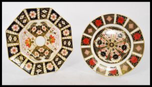 A pair of Royal Crown cabinet plates in the Imari pattern, one circular  ( 1128 ) and the other