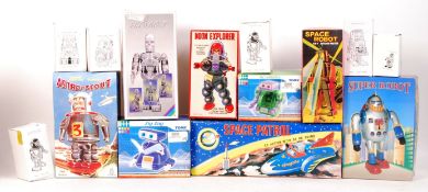 COLLECTION OF ASSORTED TINPLATE CLOCKWORK ROBOTS