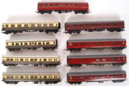 ASSORTED 00 GAUGE SCALE MODEL RAILWAY TRAINSET CARRIAGES