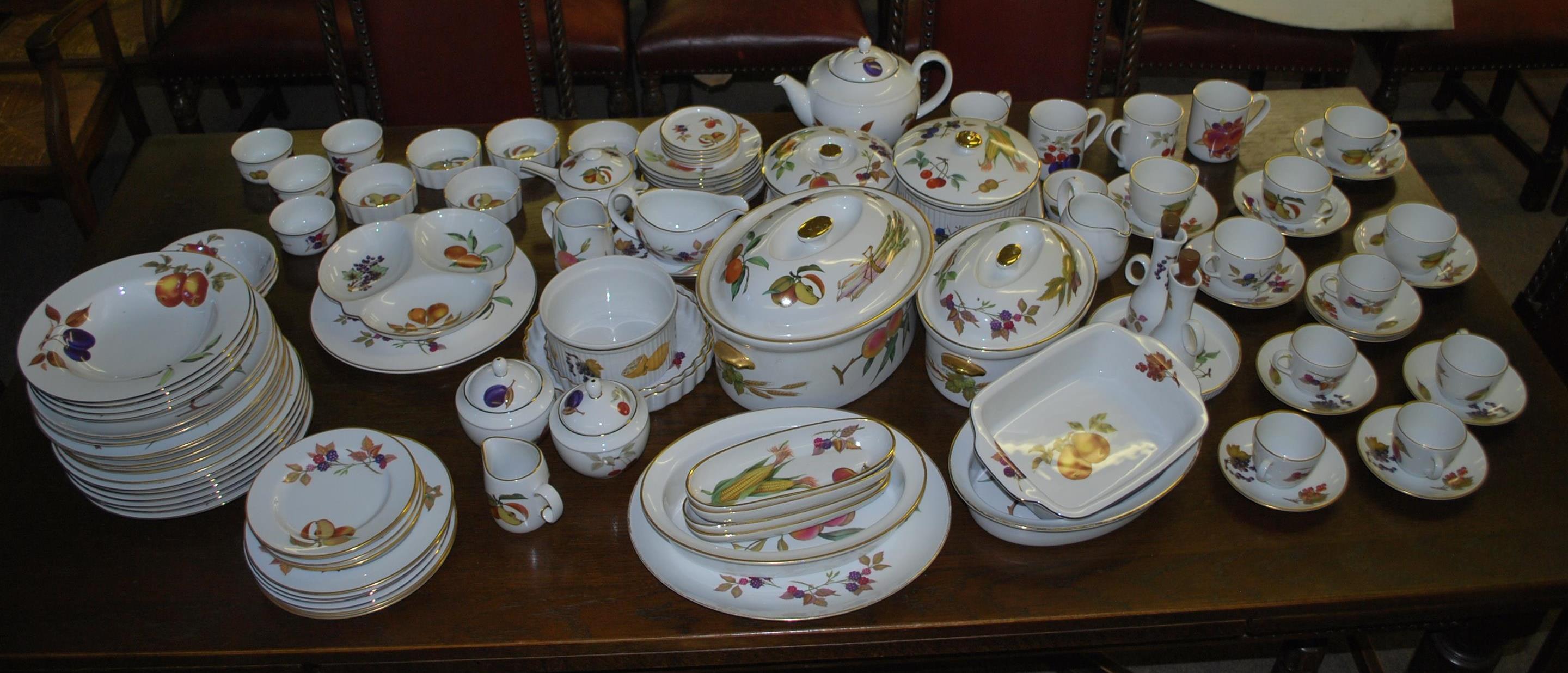 An extensive Royal Worcester Evesham pattern dinne