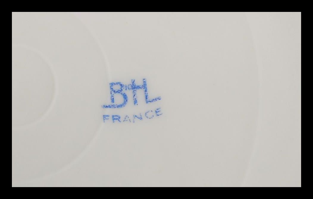 A large group of French Limoges ceramic dinner pla - Image 10 of 10