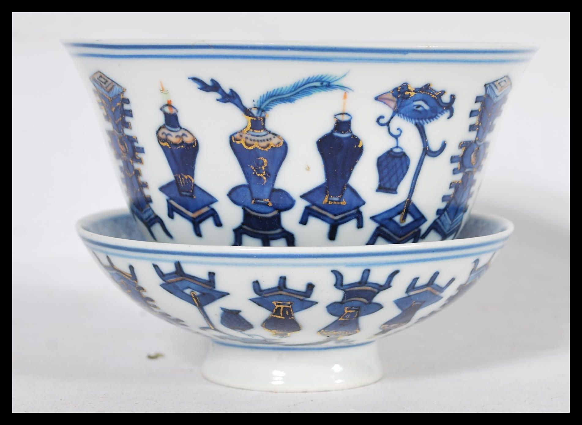 An 18th century Chinese porcelain blue and white t - Image 2 of 4