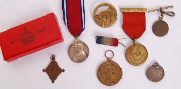 COLLECTION OF ASSORTED MEDALS & BADGES - MILTIARY INTEREST