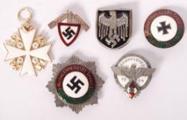COLLECTION OF ASSORTED WWII GERMAN REPLICA BADGES / MEDALS