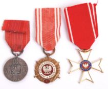 THREE MILITARY ISSUE POLISH MEDALS & RIBBONS