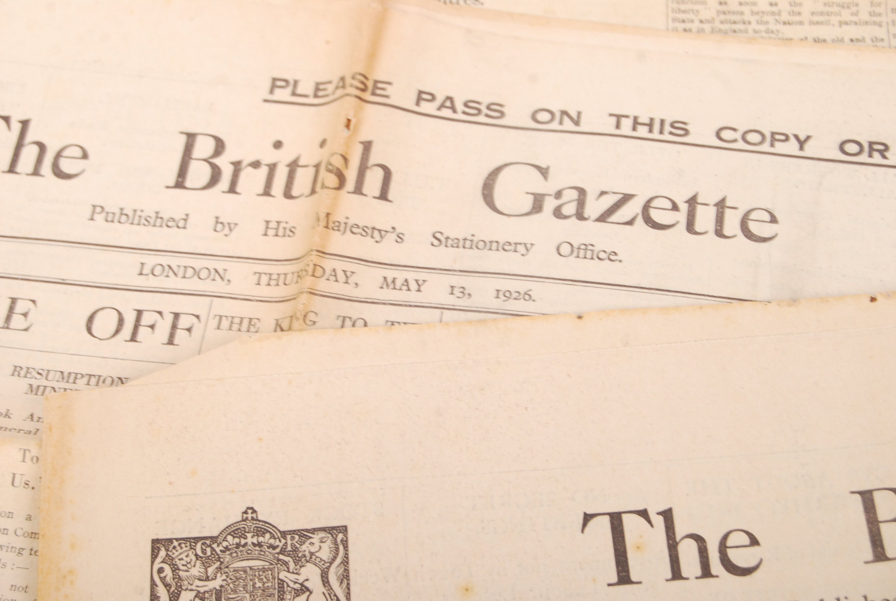 ANTIQUE NEWSPAPERS RELATING TO THE BRITISH GENERAL STRIKE 1926 - Image 3 of 4