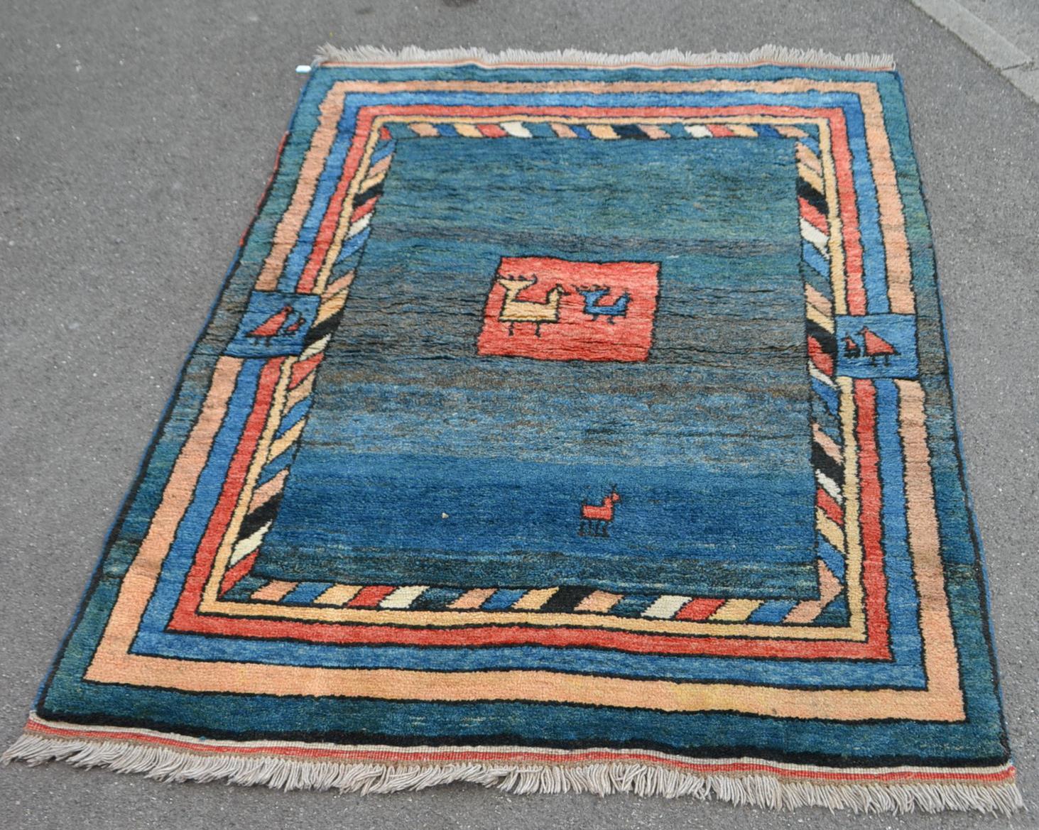 A 20th century thick pile alpaca woolen rug with a - Image 4 of 7