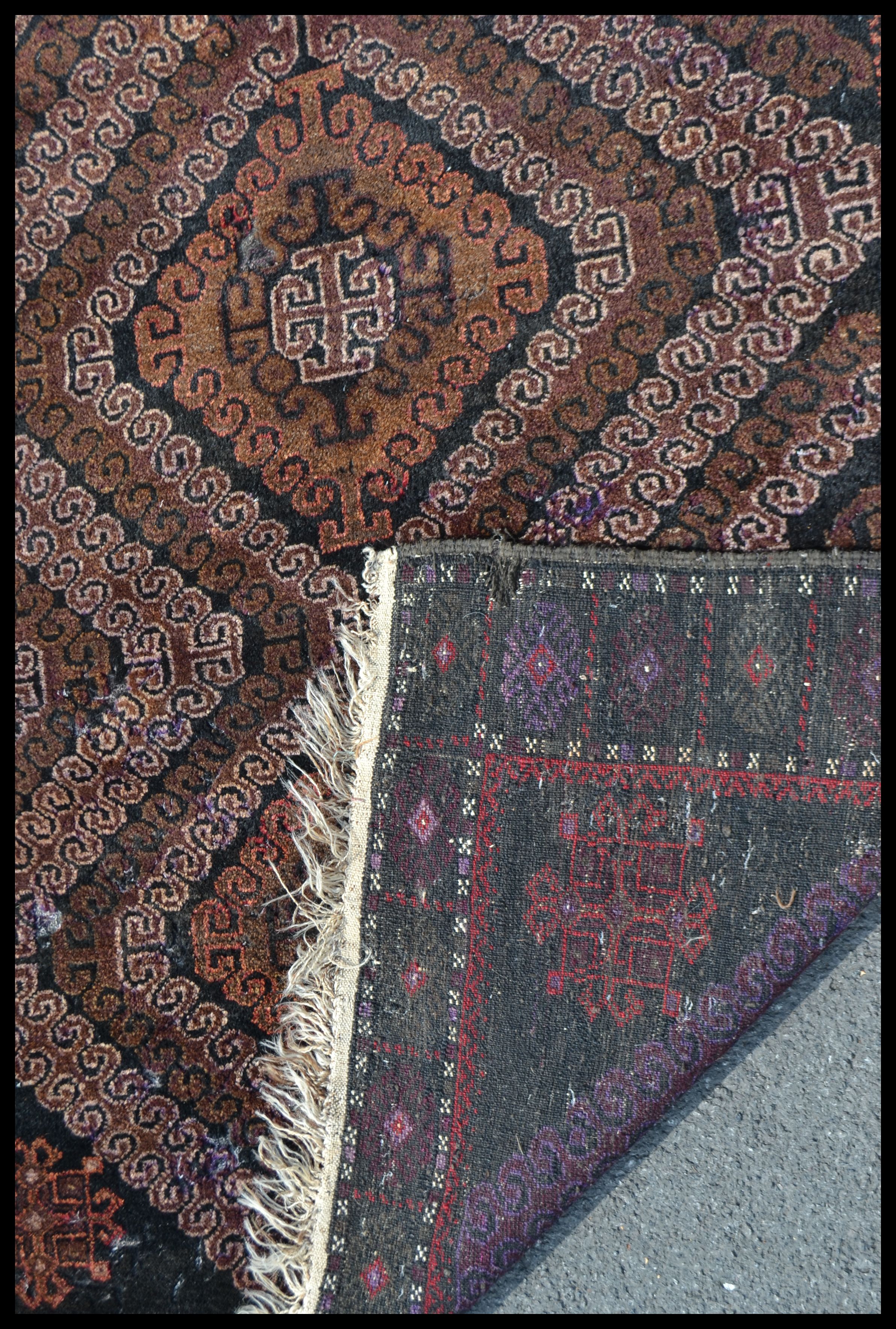 An early 20th Century Middle Eastern floor rug on - Image 4 of 4