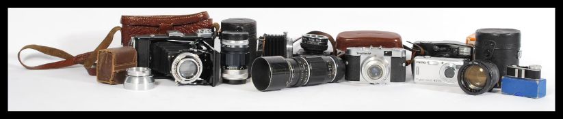 A selection of vintage cameras to include a Zeiss Ikon camera with case, a Voighander Vito B film