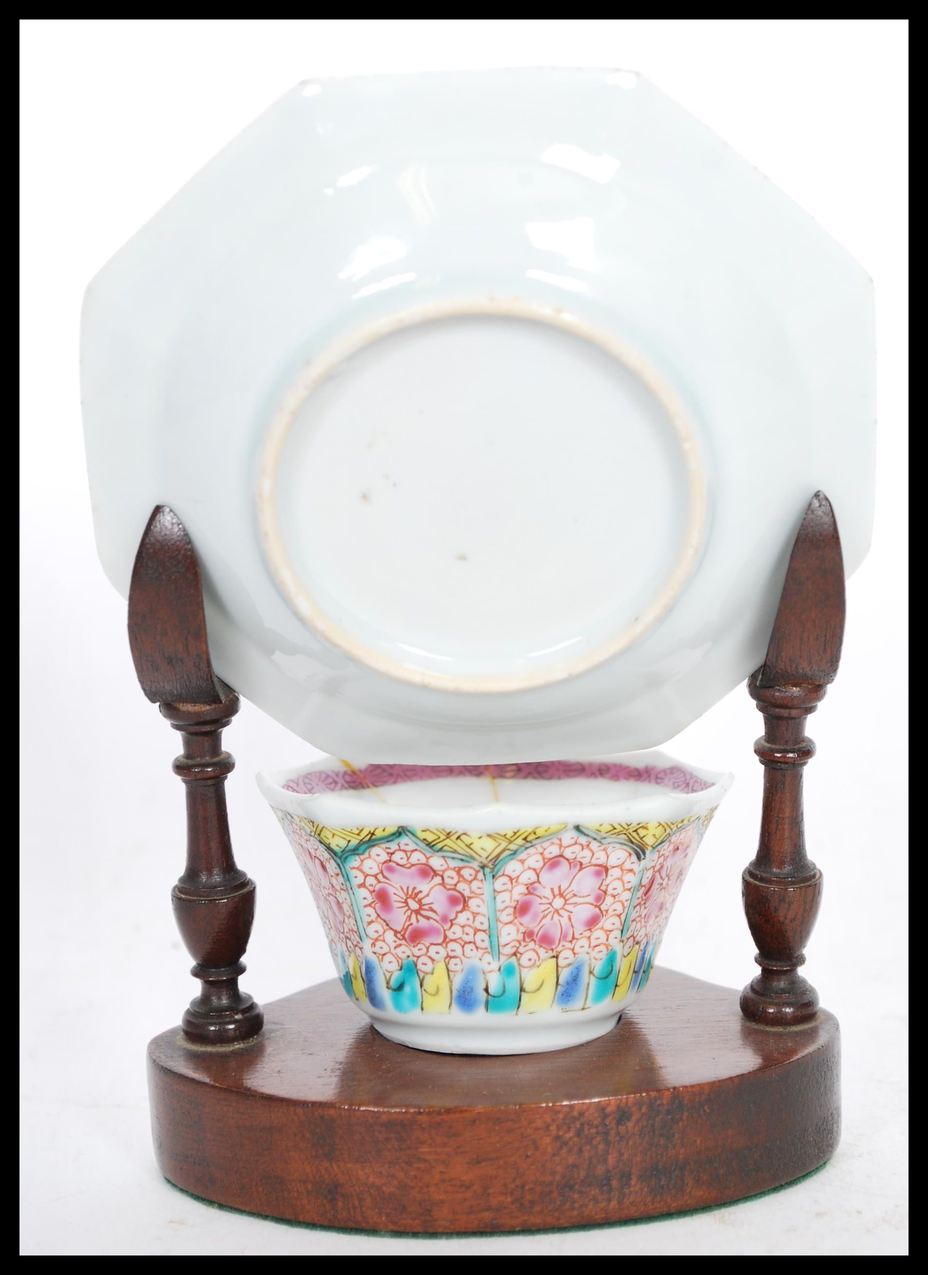 An unusual 19th century qing dynasty Chinese octagonal plate and tea bowl with detailed hand painted - Image 2 of 7