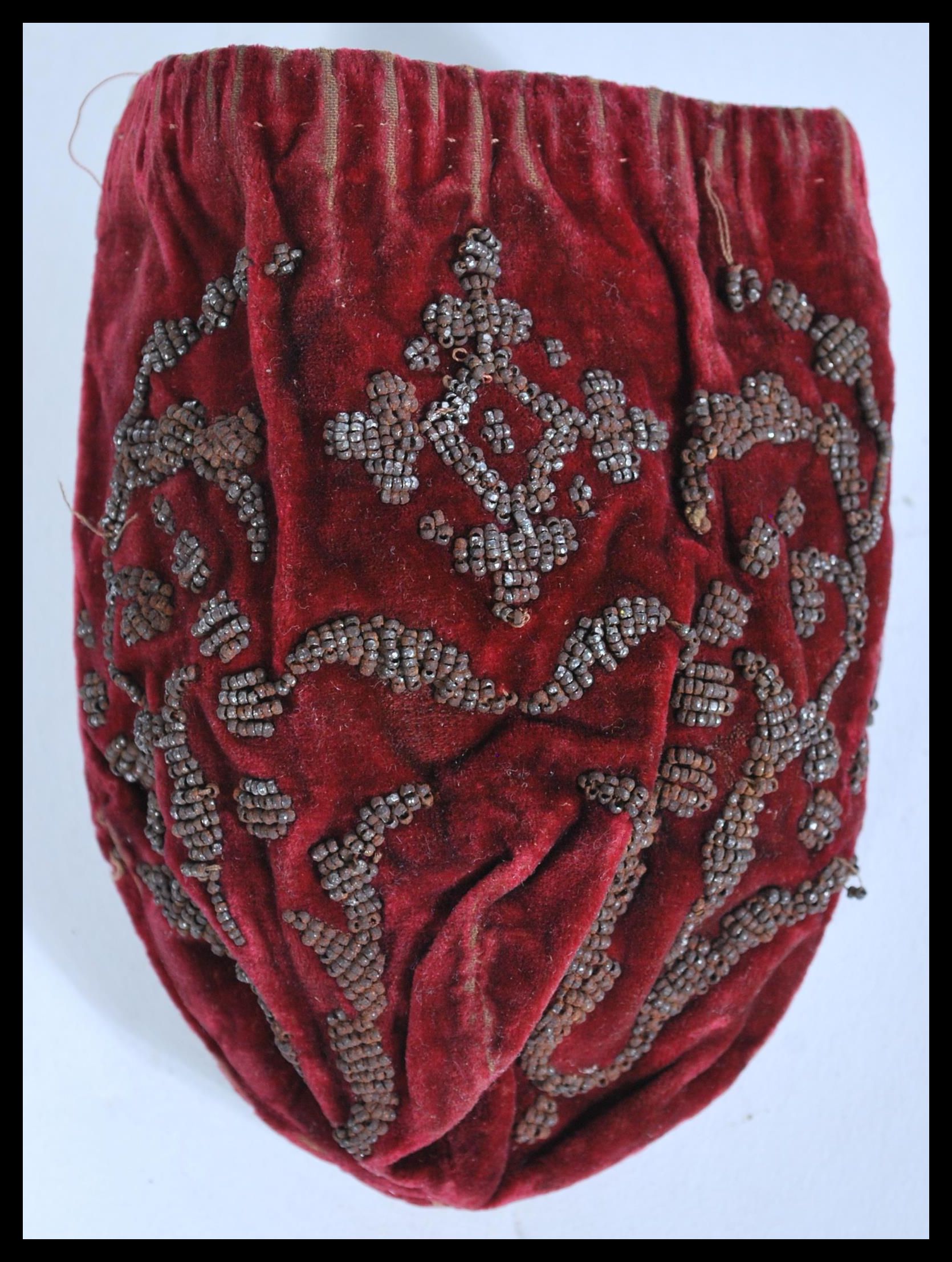 A late 17th century silk ladies drawstring coin pu