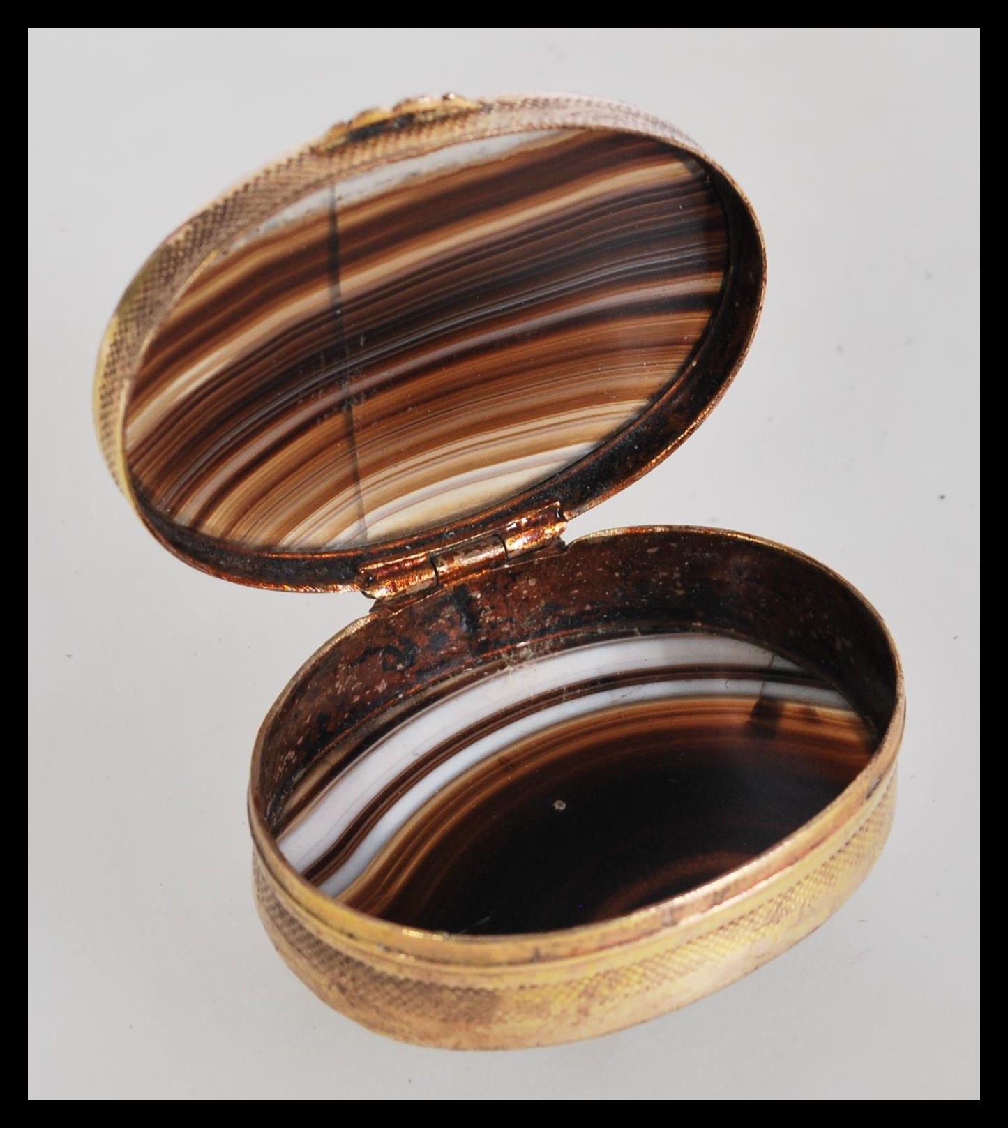 An Agate box of oval form with two pieces of stone - Image 5 of 5