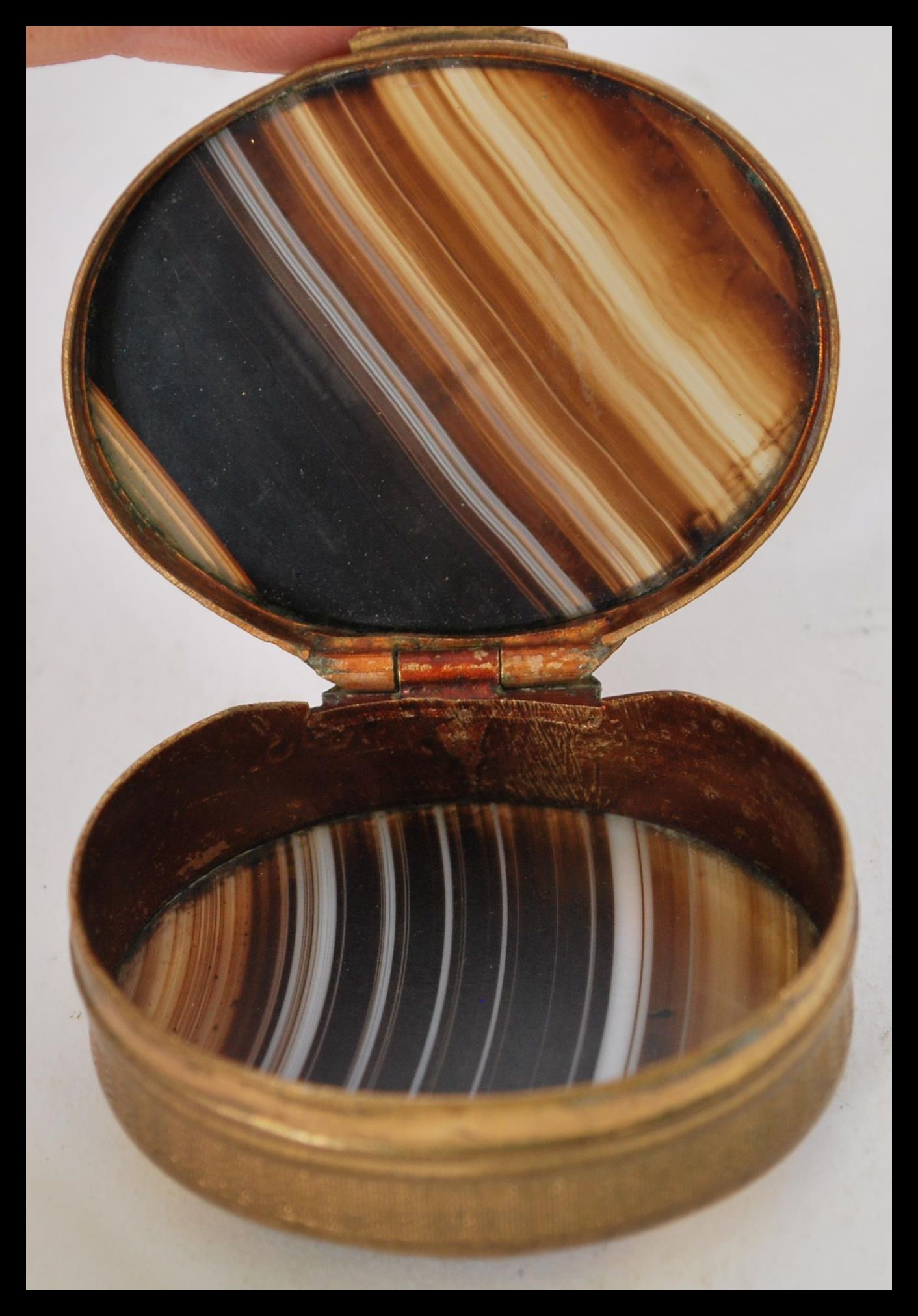 A 19th century Scottish banded agate pill box of g - Image 7 of 7