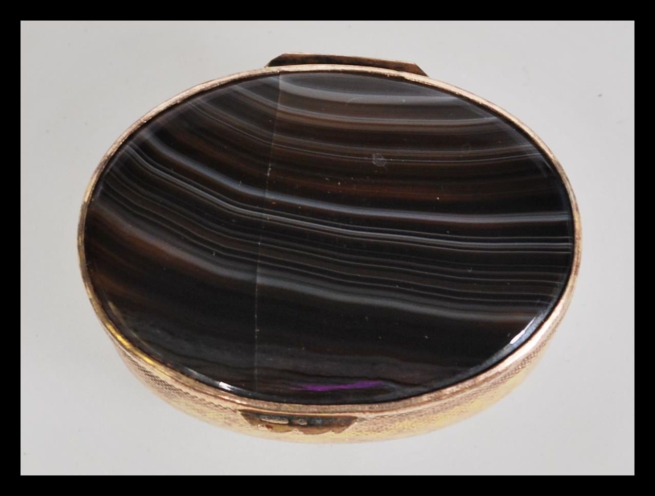 An Agate box of oval form with two pieces of stone - Image 3 of 5