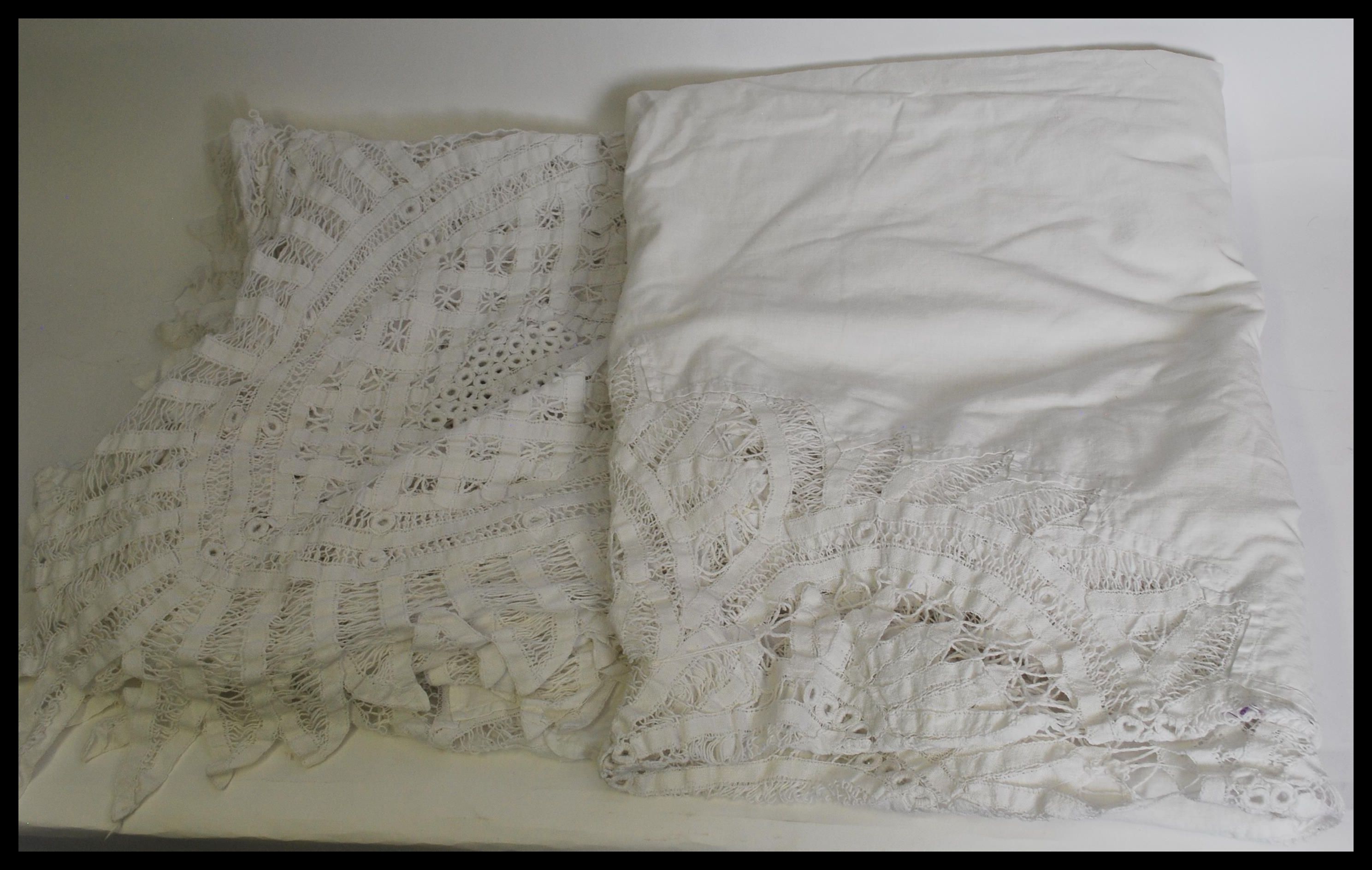 A vintage early 20th century square white linen ta - Image 3 of 5