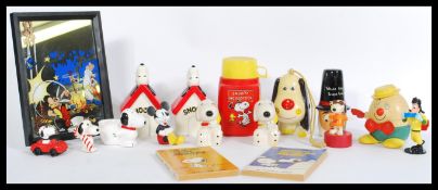 A collection of 20th Century retro items relating to Snoopy / Peanuts / Charlie Brown, to include
