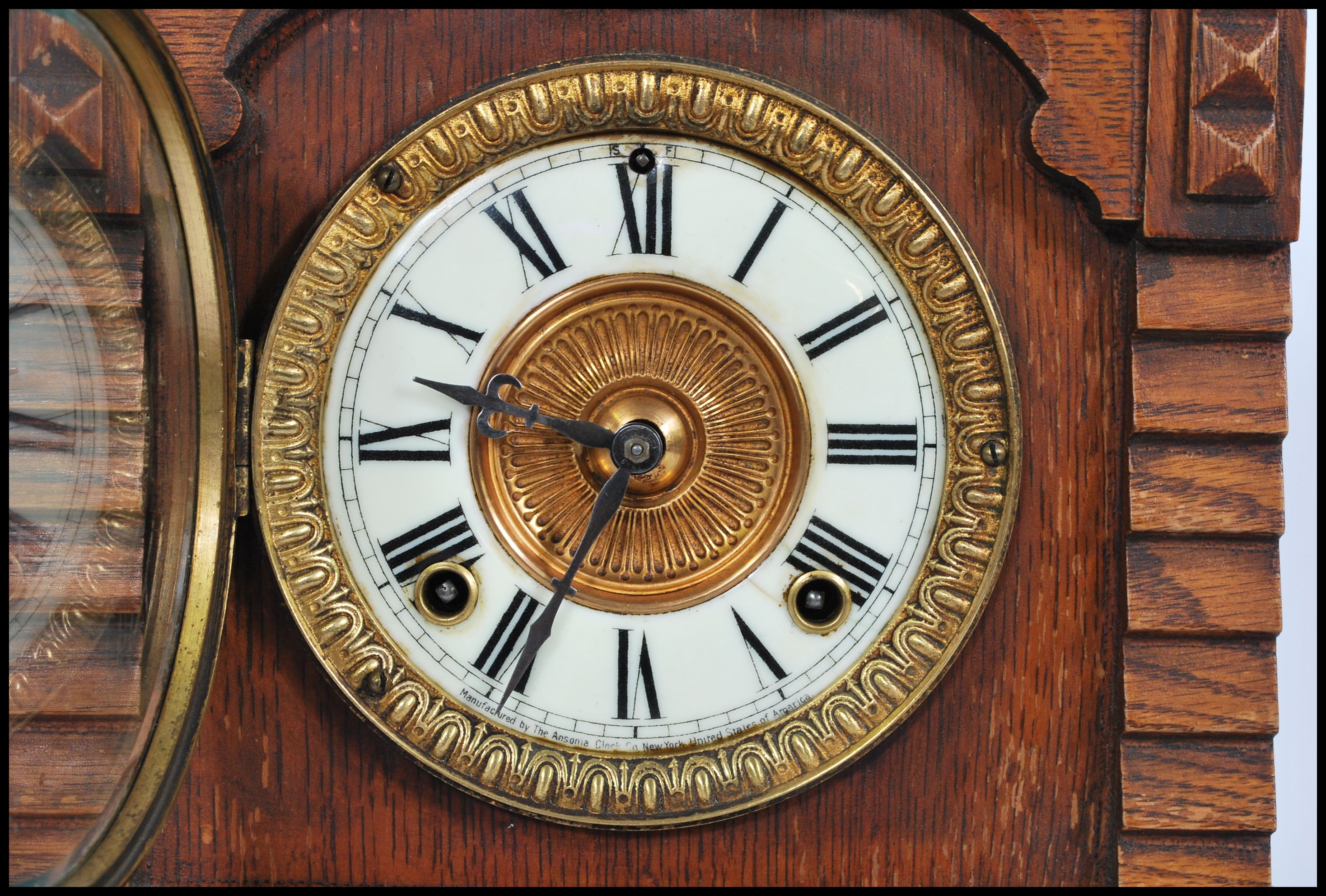 A 19th century American mantel bracket clock having an oak case with gilt dial and white enamel - Image 9 of 19