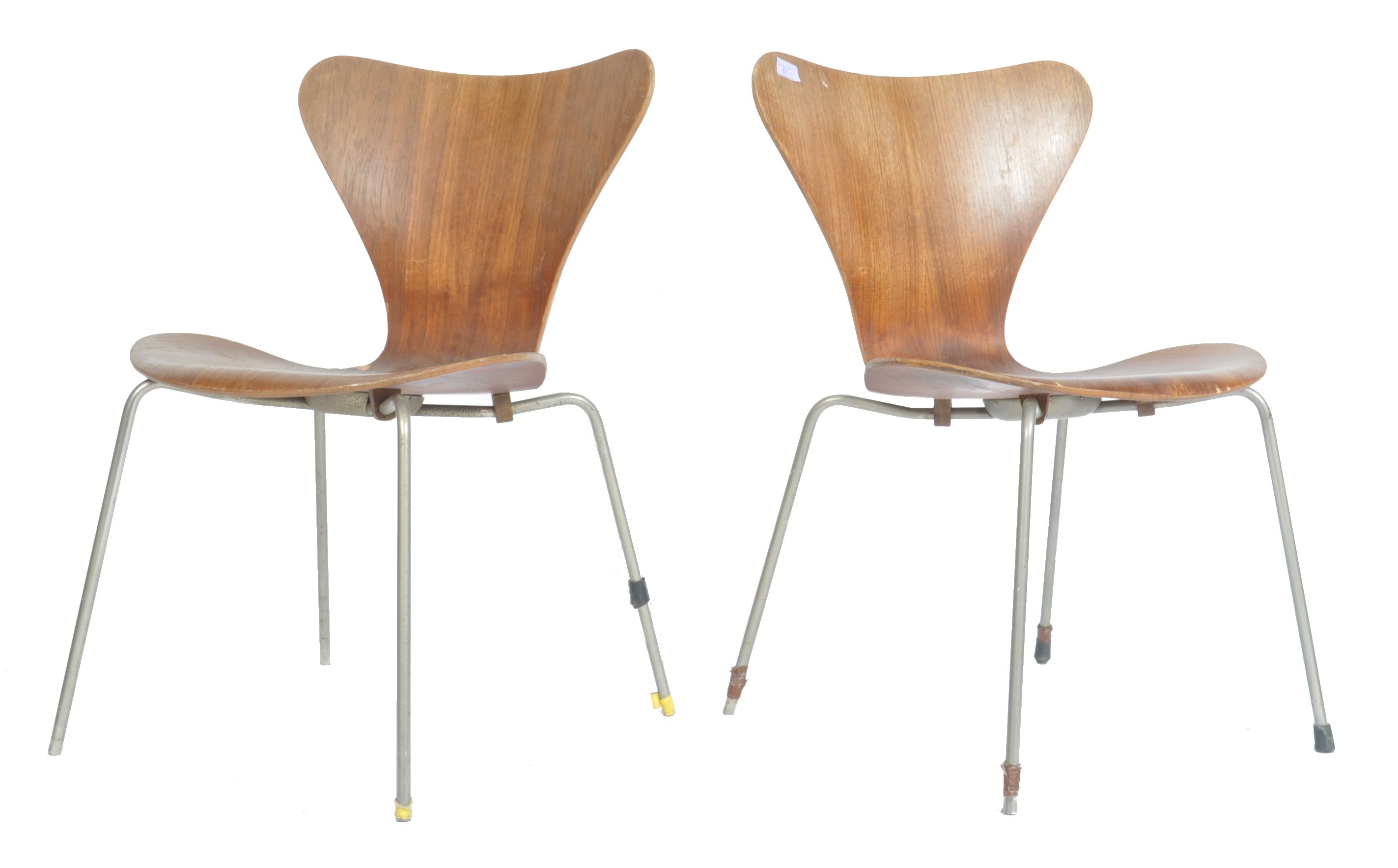 MODEL 3107 PAIR OF RETRO DINING CHAIRS BY ARNE JACOBSEN FOR FRITZ HANSEN