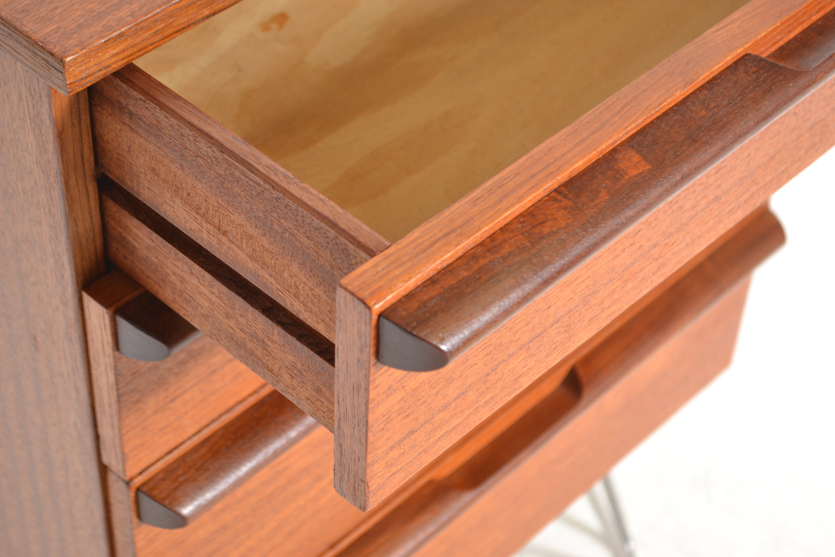 VINTAGE RETRO TEAK WOOD CHEST OF DRAWERS - Image 3 of 5