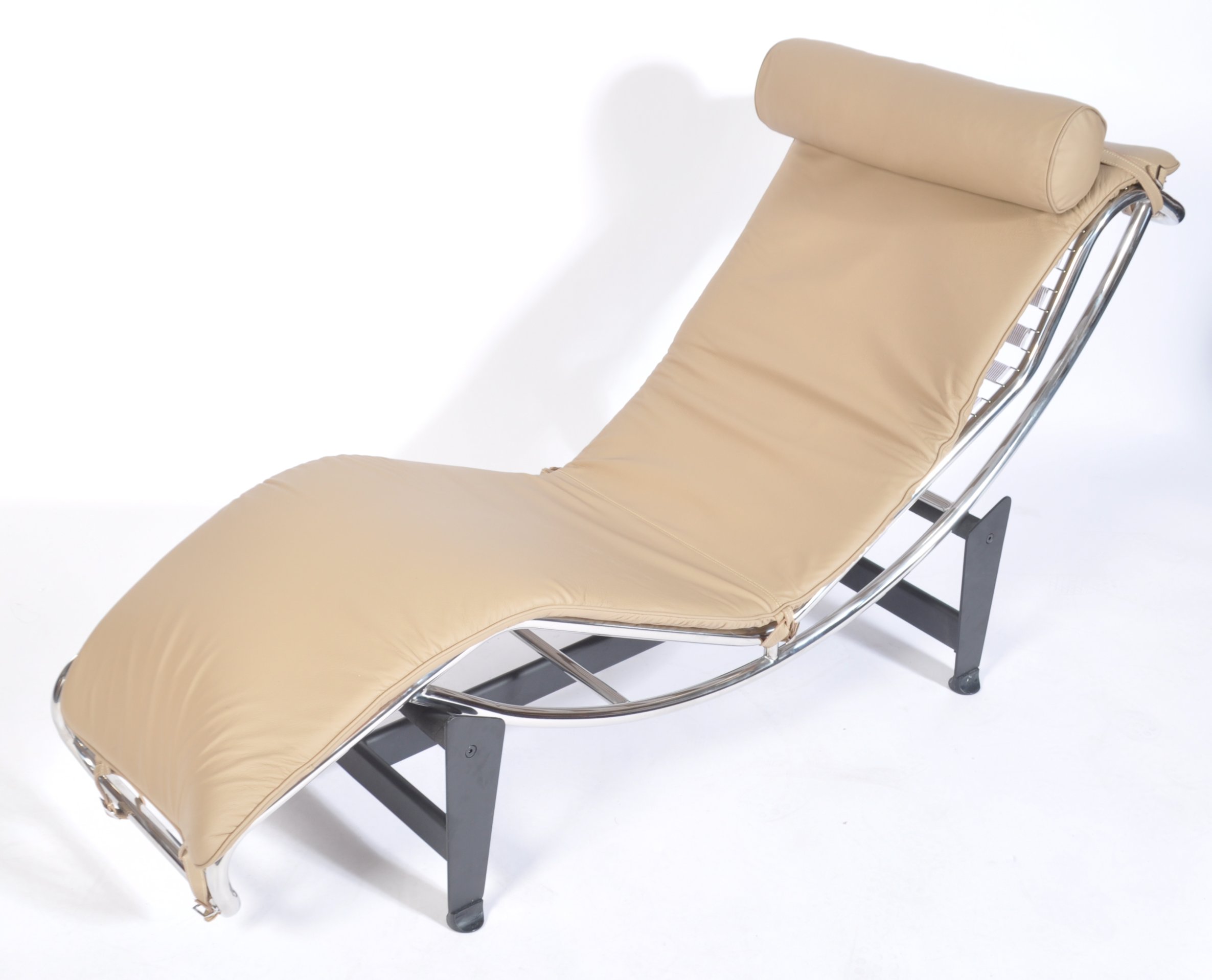 AFTER LE CORBUSIER A CONTEMPORARY LC4 LEATHER CHAISE - Image 2 of 4