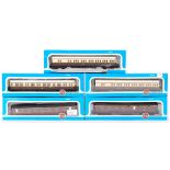 VINTAGE AIRFIX 00 GAUGE ROLLING STOCK RAILWAY CARRIAGES