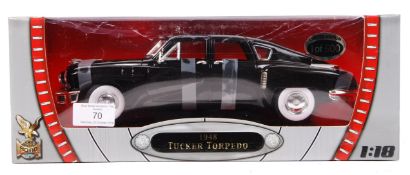 LIMITED EDITION ROAD SIGNATURES 1:18 SCALE DIECAST MODEL