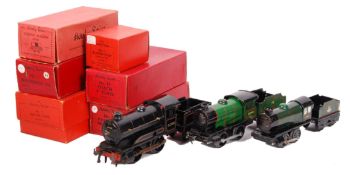 COLLECTION OF VINTAGE HORNBY 0 GAUGE RAILWAY TRAINSET ITEMS