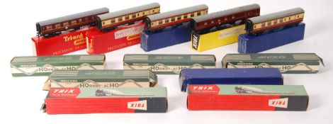 ASSORTED 00 GAUGE RAILWAY TRAINSET ROLLING STOCK CARRIAGES