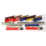 ASSORTED 00 GAUGE RAILWAY TRAINSET ROLLING STOCK CARRIAGES