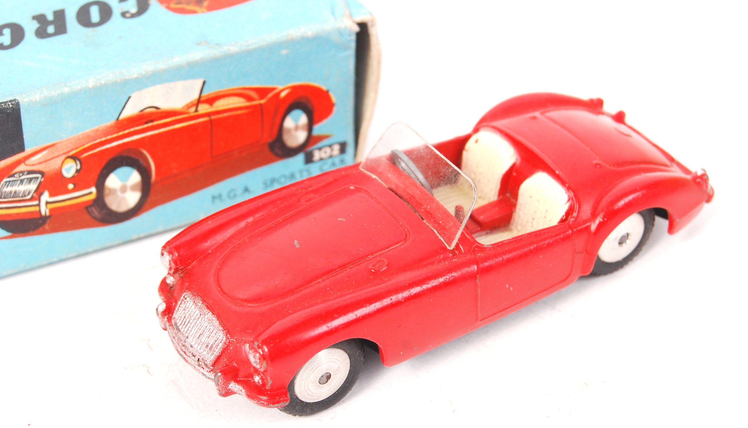 VINTAGE CORGI TOYS DIECAST MODEL 302 MGA SPORTS CAR - Image 2 of 5