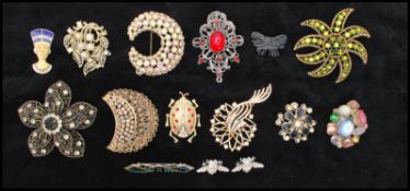 A collection of vintage brooches some signed. To include KARU Arke, Weiss. Measures Green Weiss