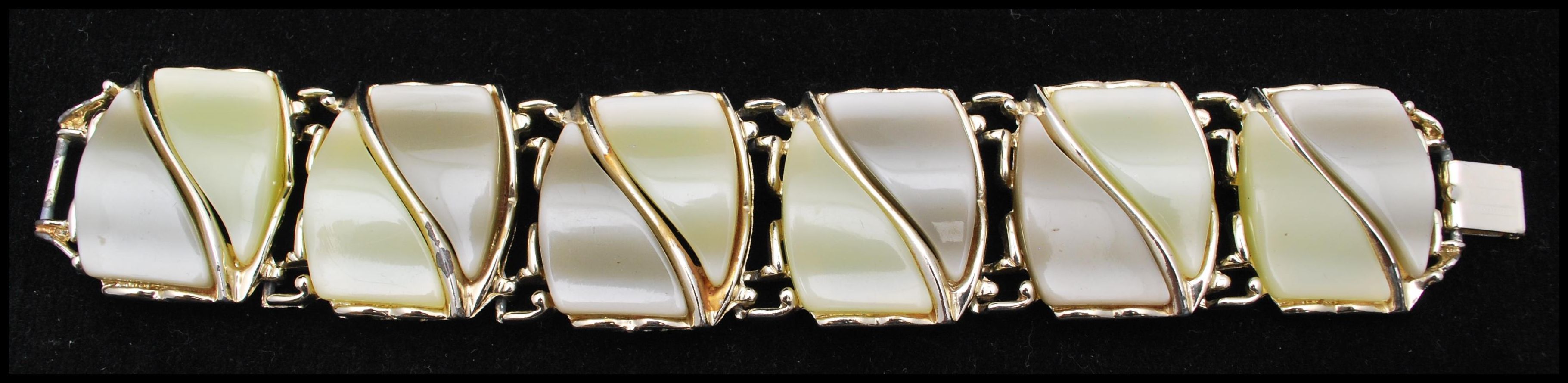 Three 1950s thermoset and lucite bracelets to include a signed Coro confetti lucite bracelet, a tear - Image 4 of 6