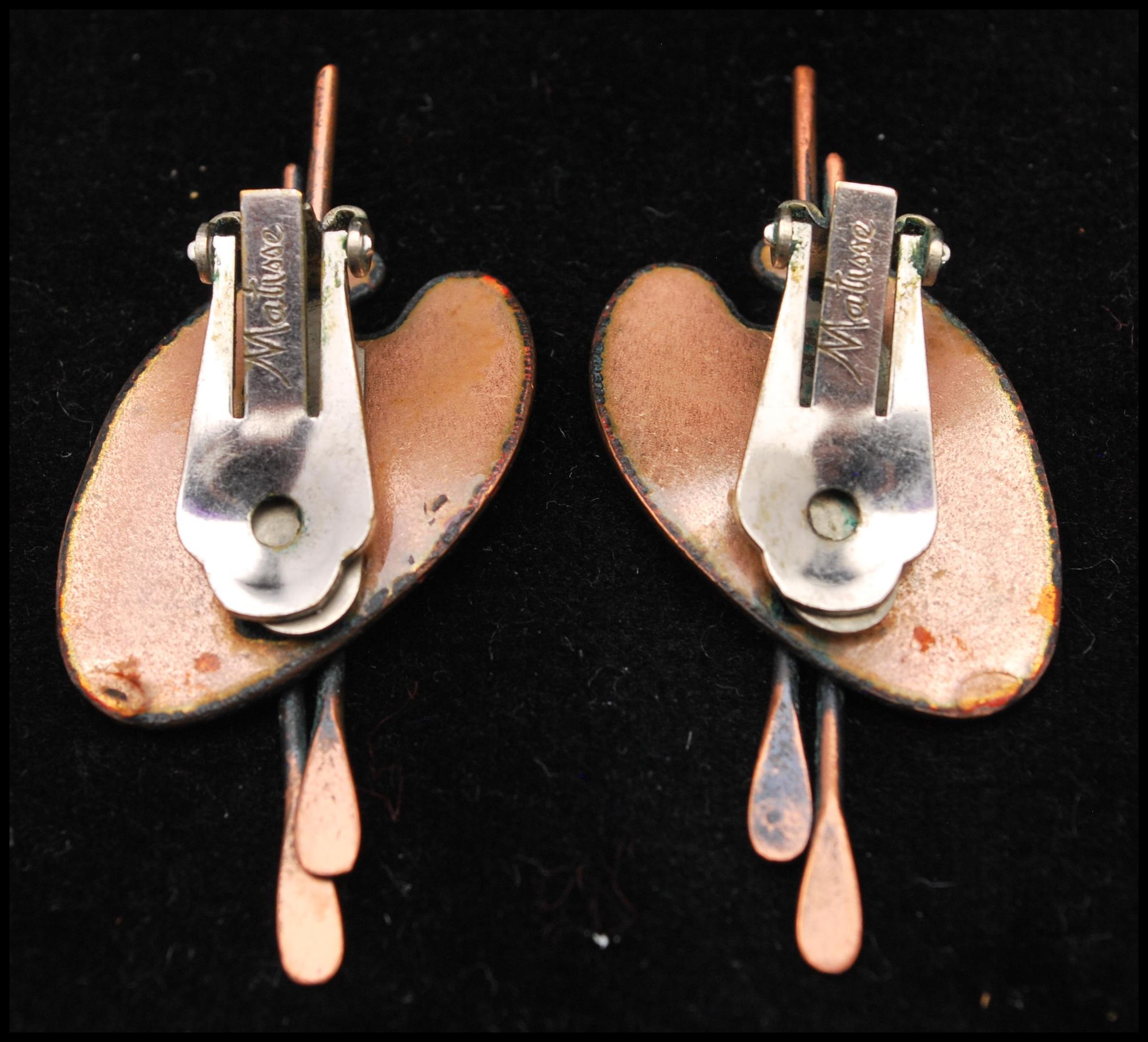 A pair of signed vintage earrings in the form or artists pallets in copper coloured metal with - Image 2 of 3