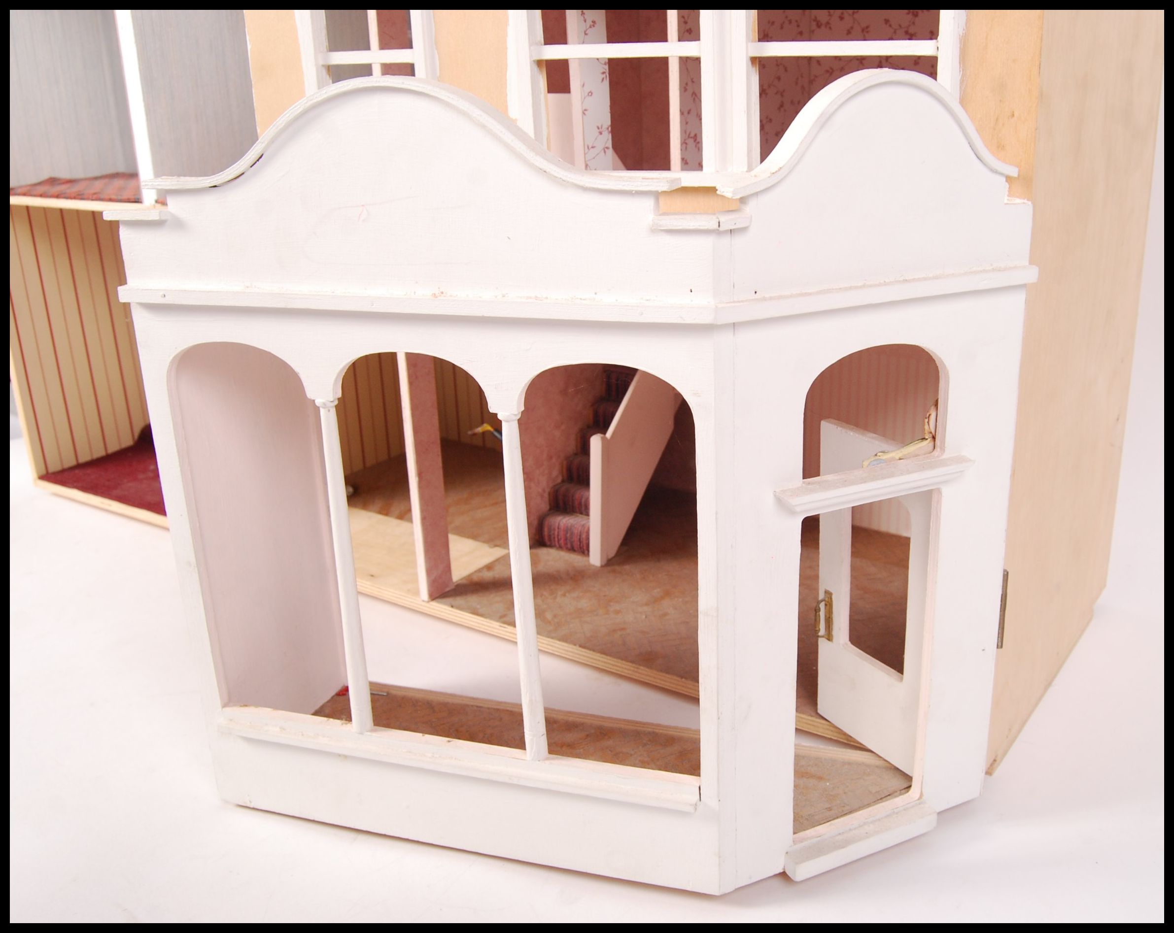 CONTEMPORARY PART FINISHED DOLLS HOUSE WITH SHOP F - Image 3 of 3