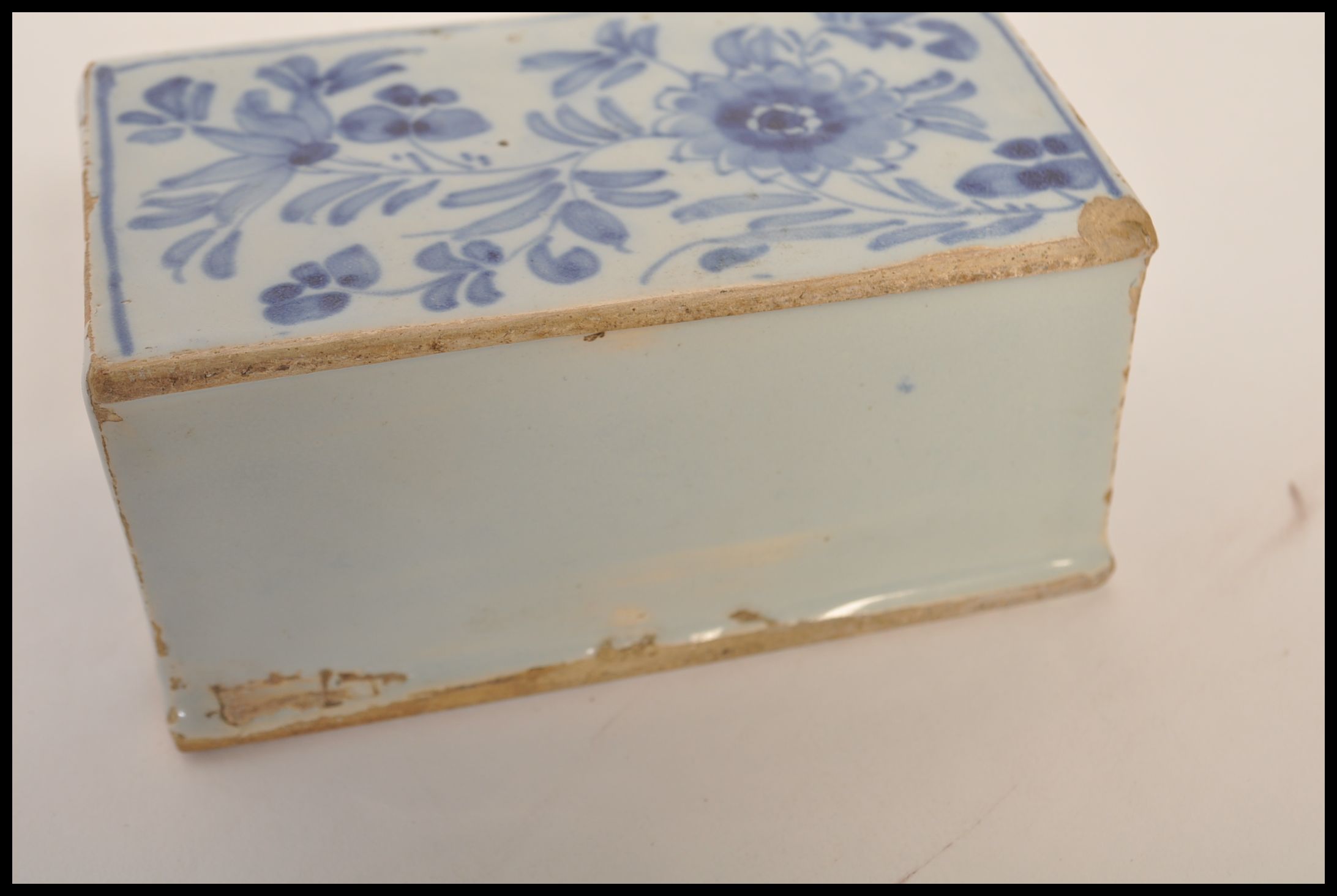 18TH CENTURY ENGLISH DELFT BLUE AND WHITE FLOWER BRICK - Image 4 of 5