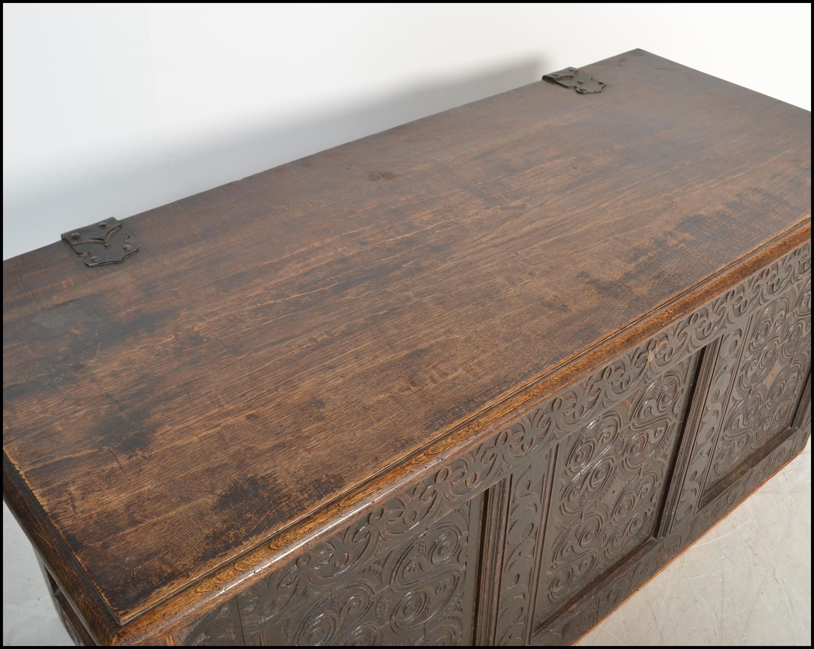 17TH CENTURY CARVED WEST COUNTRY OAK COFFER CHEST - BLANKET BOX - Image 3 of 8