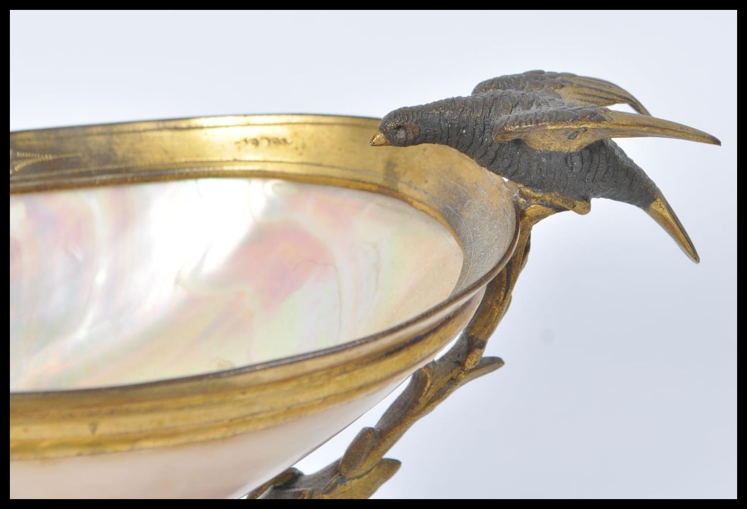 19TH CENTURY MOTHER OF PEARL, MARBLE AND GILT METAL CENTREPIECE TAZZA - Image 5 of 8