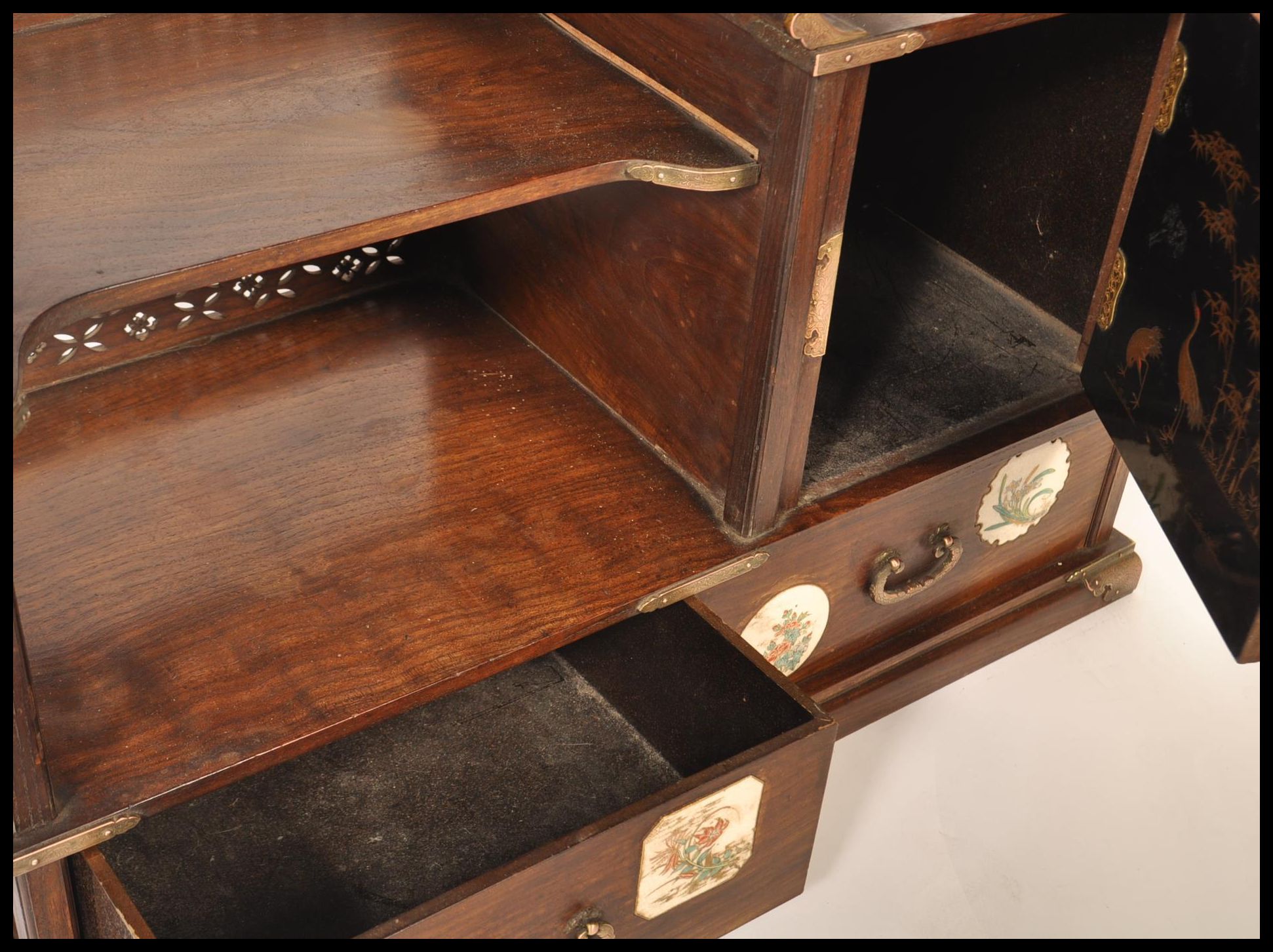 A JAPANESE SHIBAYAMA DECORATIVE TILE INLAID TABLE TOP CABINET - Image 6 of 7