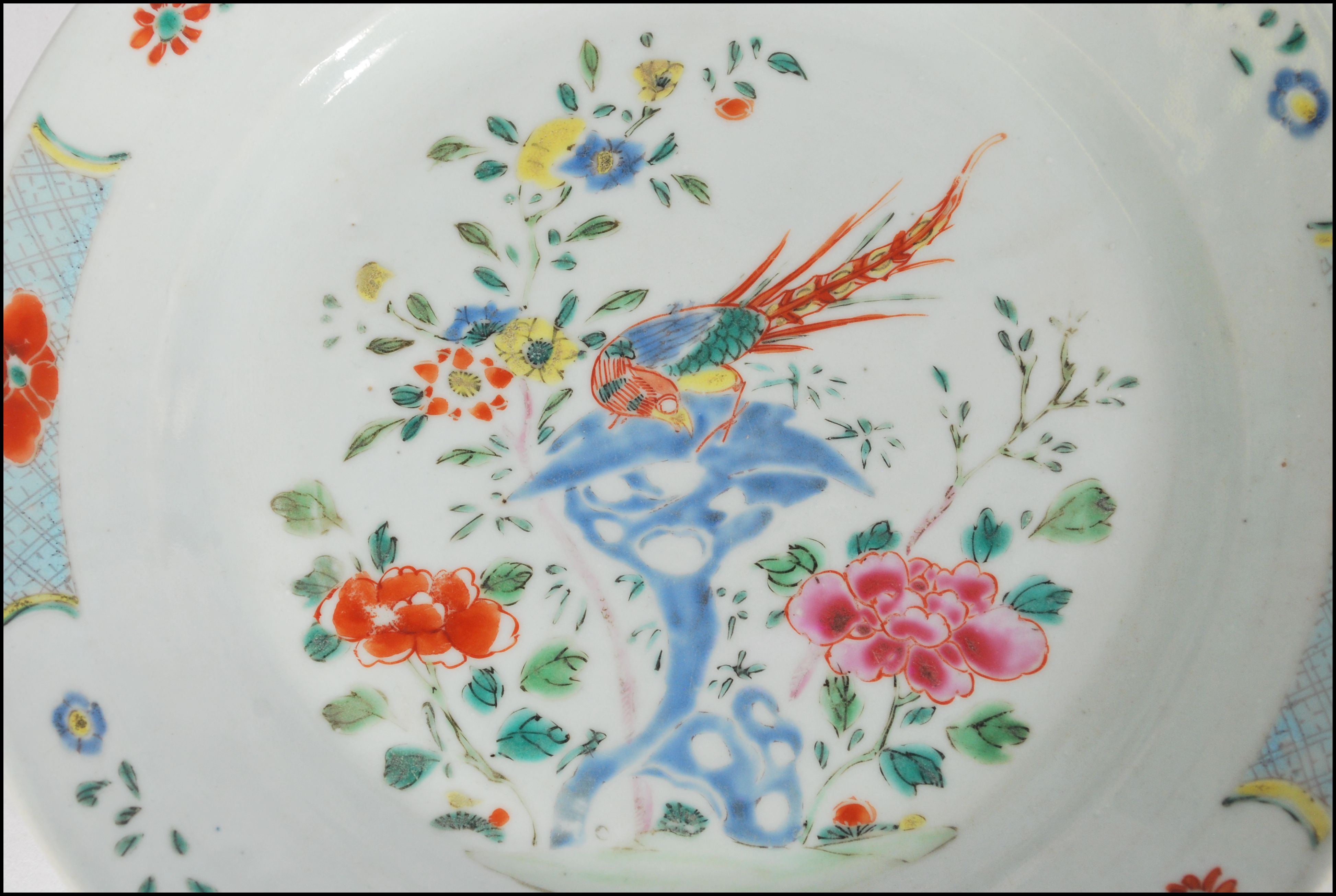 17TH / 18TH CENTURY CHINESE FAMILLE ROSE / VERTE KANGXI PLATES - Image 2 of 4