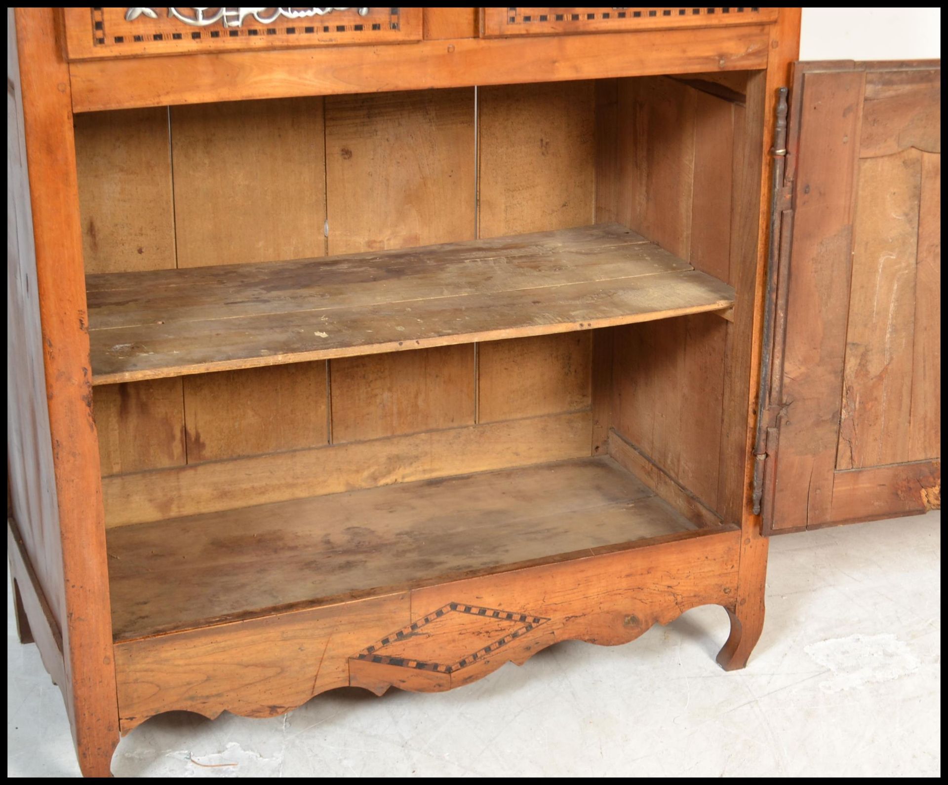 18TH CENTURY OAK / CHESTNUT BONNETIERE FRENCH CUPBOARD CABINET - Bild 6 aus 8