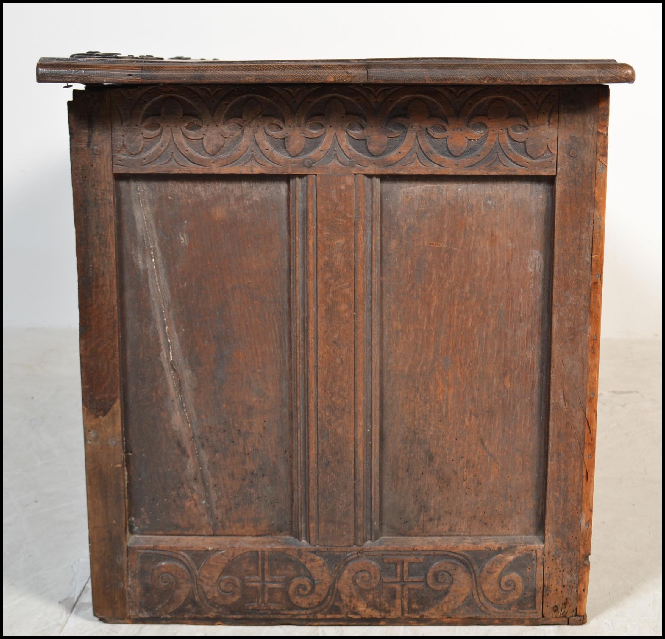 17TH CENTURY CARVED WEST COUNTRY OAK COFFER CHEST - BLANKET BOX - Image 6 of 8