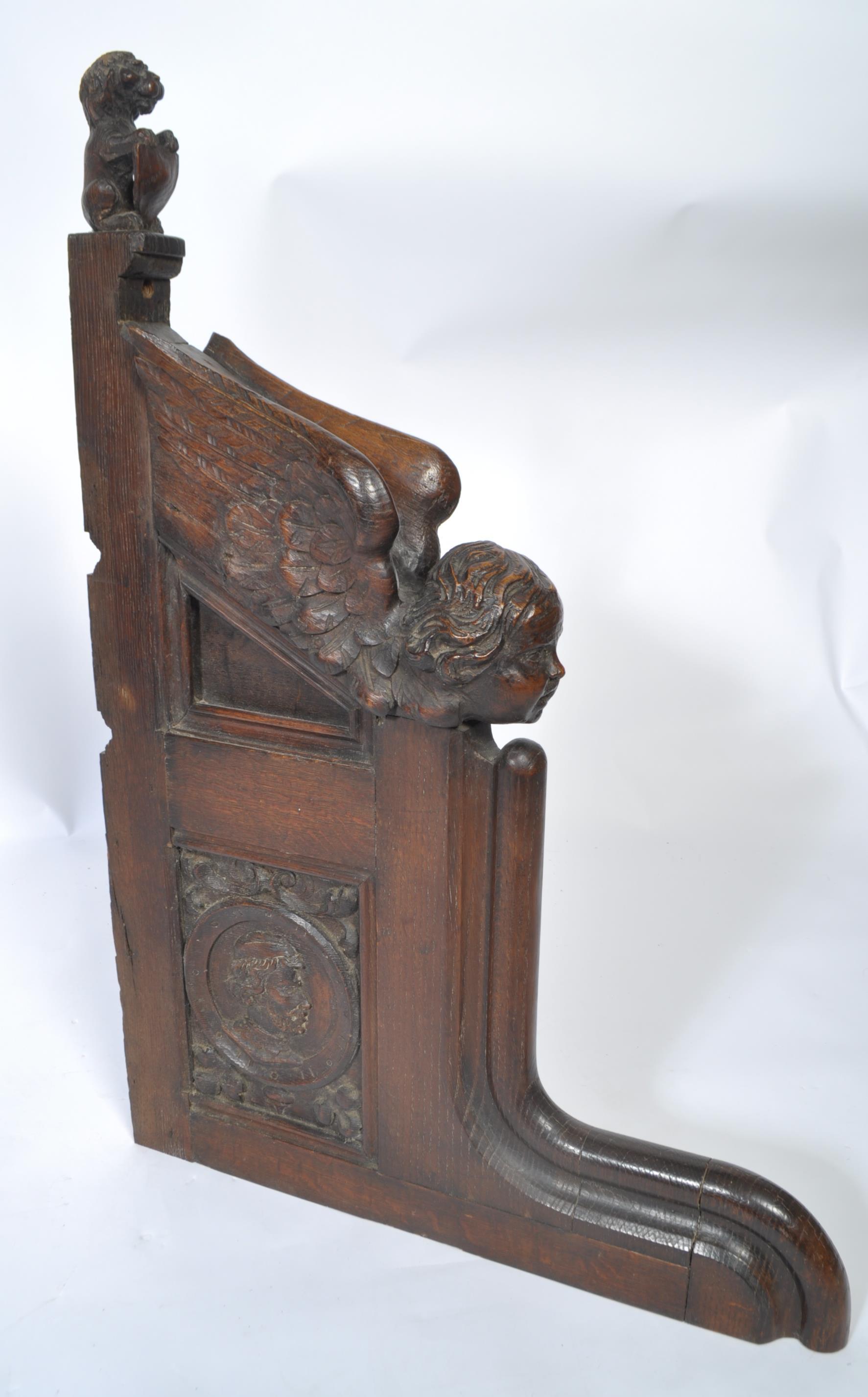 19TH CENTURY CARVED OAK STAIRWAY CAPITAL - WINGED PUTTI - ROUNDEL KNIGHTS - Image 6 of 6