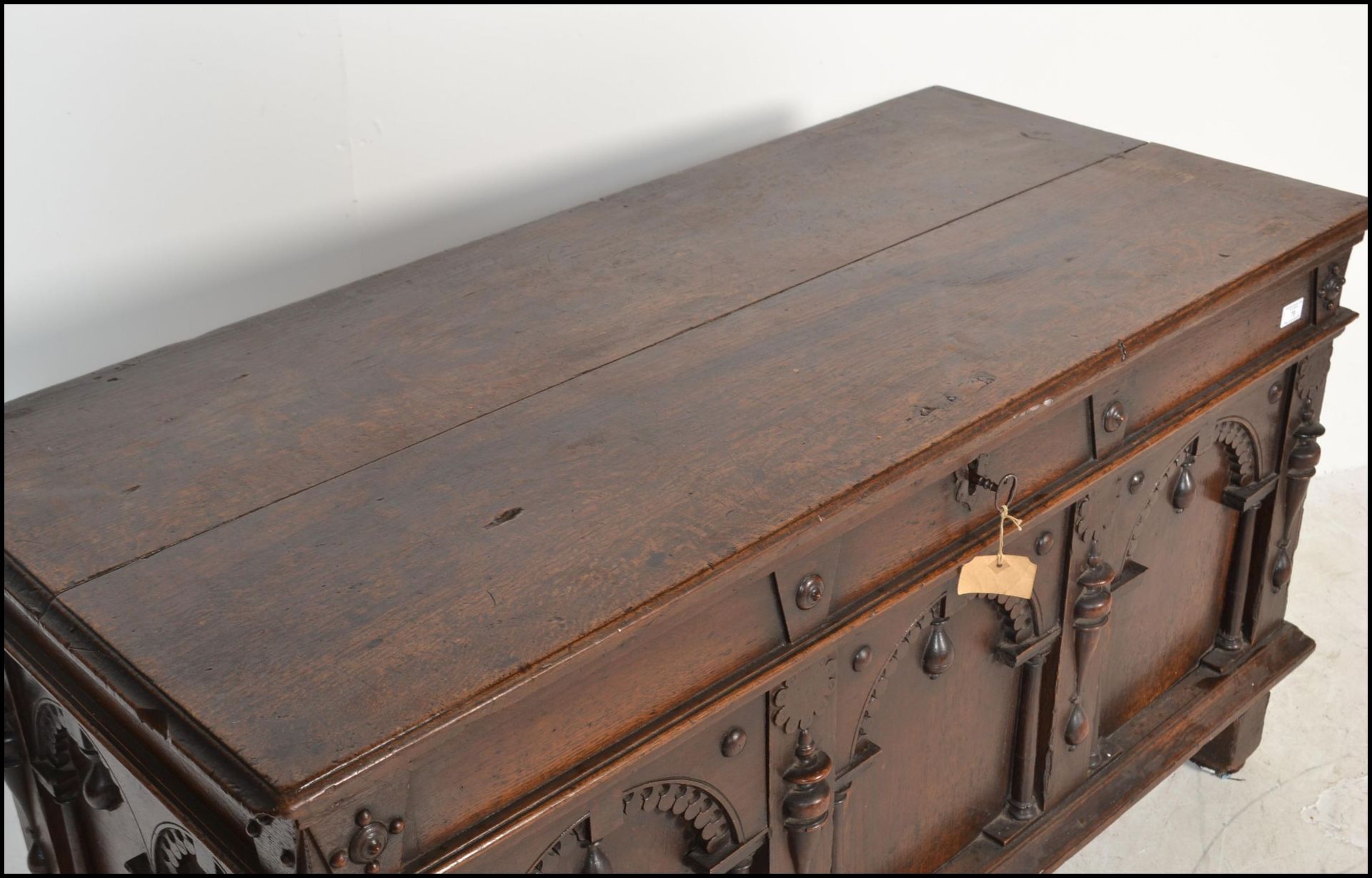 17TH CENTURY / 1631 CARVED OAK ITALIAN CASSONE COFFER CHEST - Bild 4 aus 8