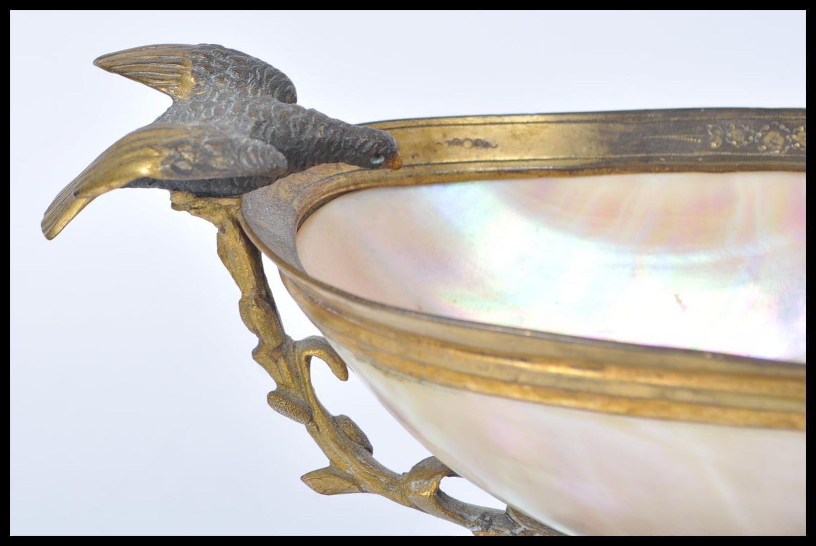 19TH CENTURY MOTHER OF PEARL, MARBLE AND GILT METAL CENTREPIECE TAZZA - Image 4 of 8