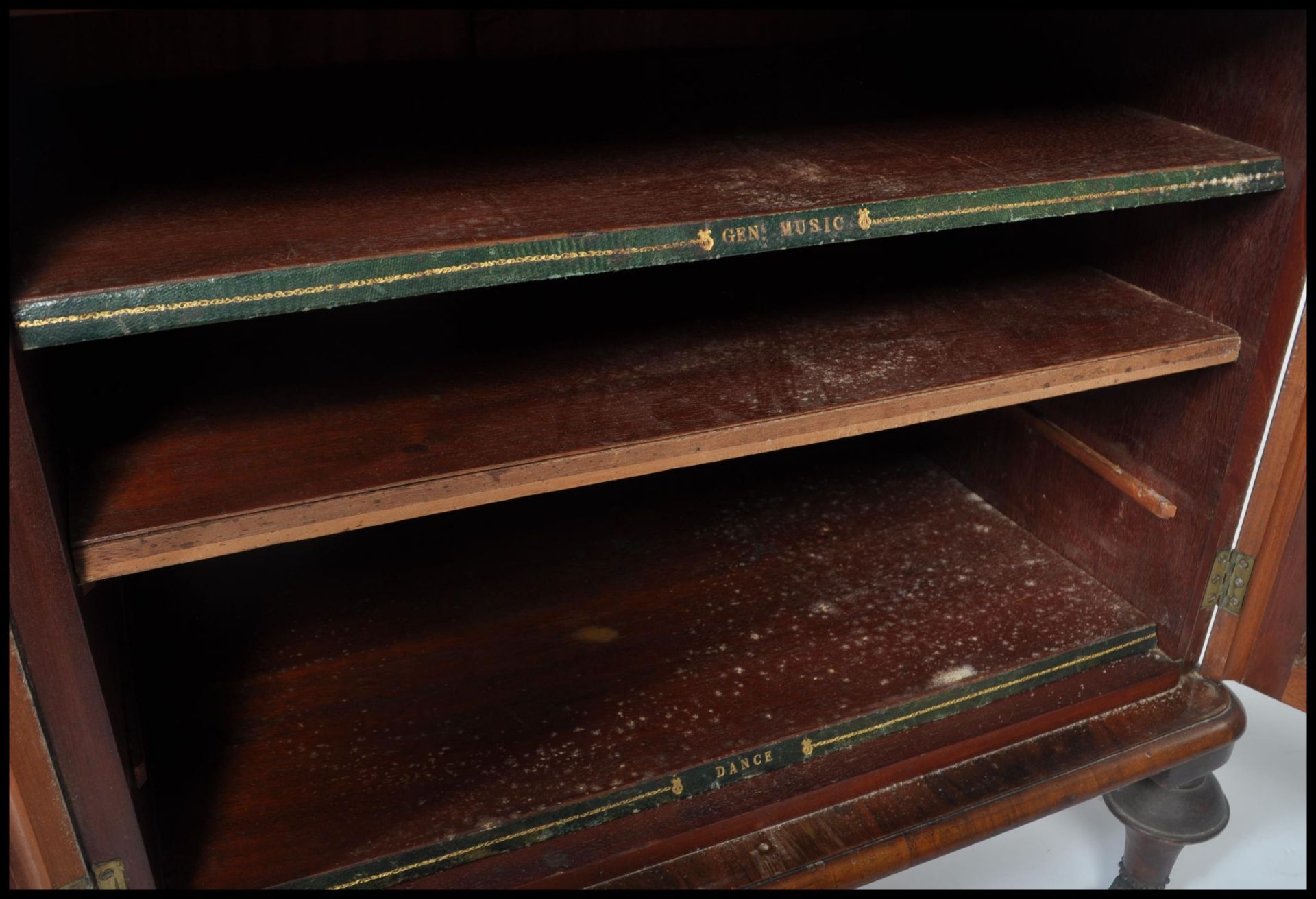 HIGH VICTORIAN WALNUT & TUNBRIDGE INLAID MUSIC CABINET - Bild 6 aus 10