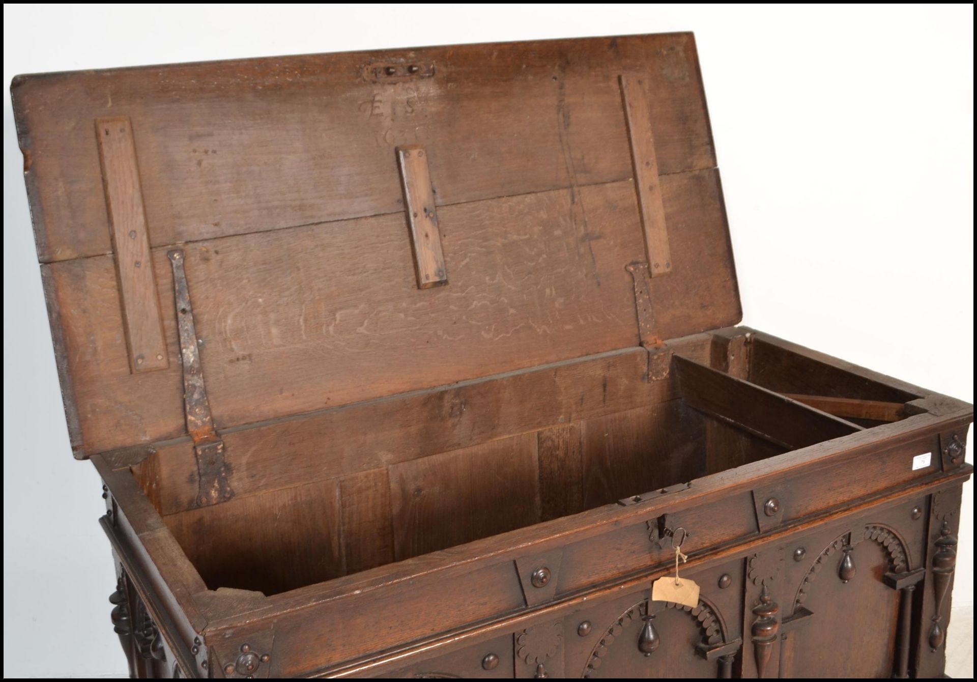 17TH CENTURY / 1631 CARVED OAK ITALIAN CASSONE COFFER CHEST - Bild 7 aus 8